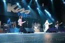 Liz Phair * Liz Phair at Kiss Concert 2004 - Photos by Kiss 108 * 640 x 427 * (47KB)